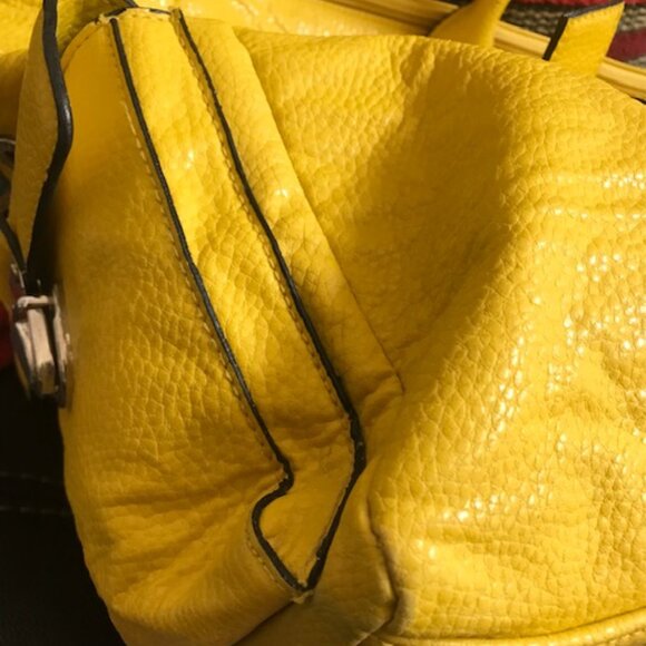 BUENO COLLECTION VINTAGE BRIGHT YELLOW TEXTURED 23" WEEKENDER OVERNIGHT TOTE BAG - Picture 10 of 16